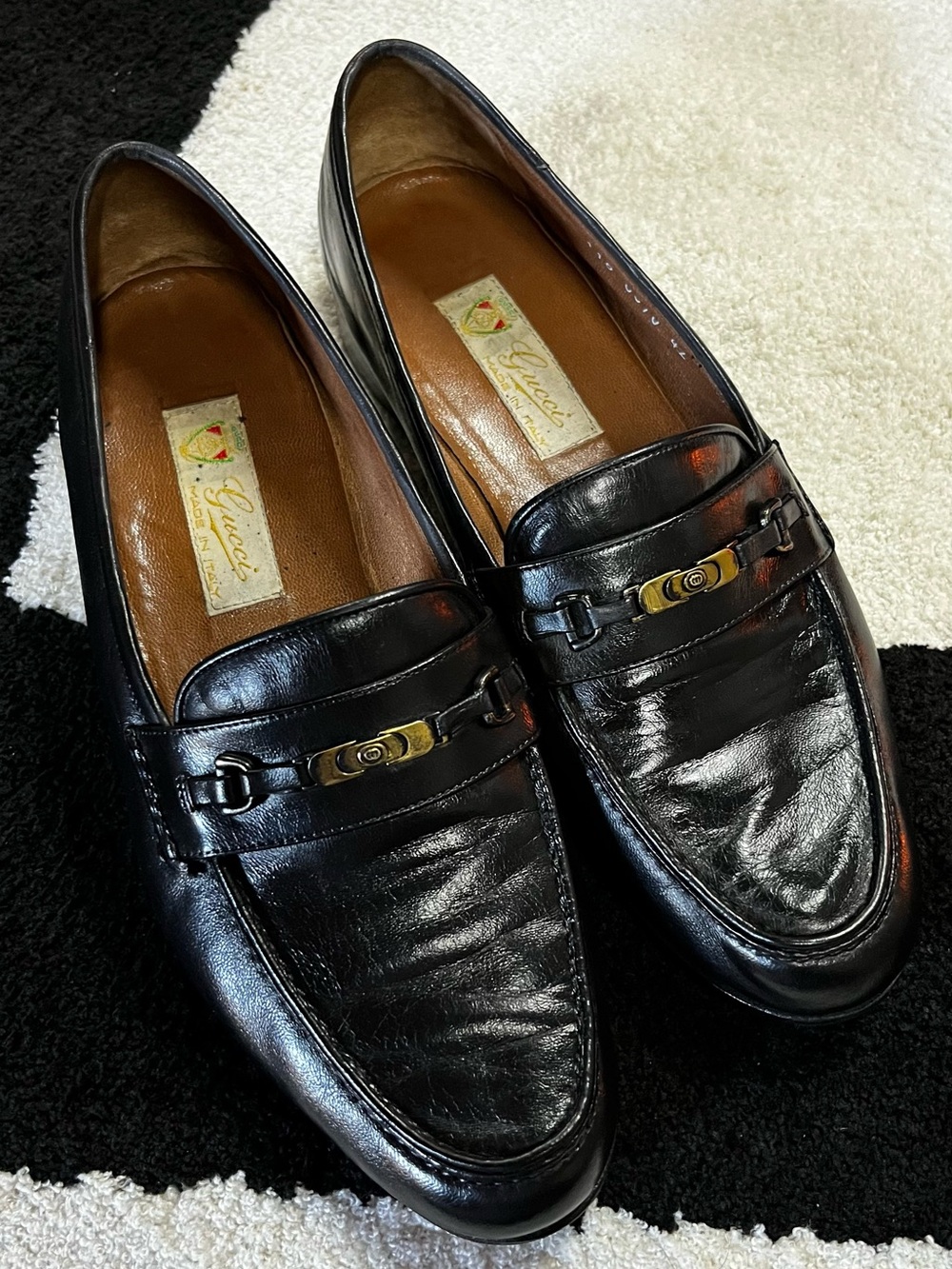 VINTAGE Gucci Black Leather Men's Signature Bit Loafers with Gold Hardware